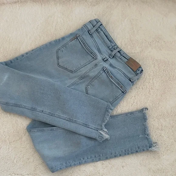 PAIGE Cindy Women's Cropped High Waisted Light Blue Jeans - Picture 2 of 2